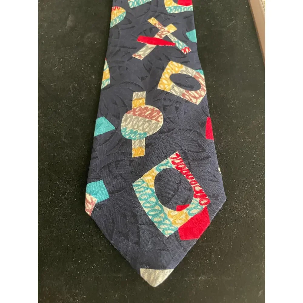 Vintage Bachrach 100% Silk Made In Italy Abstract Tie approx 59 long x3.75 wide